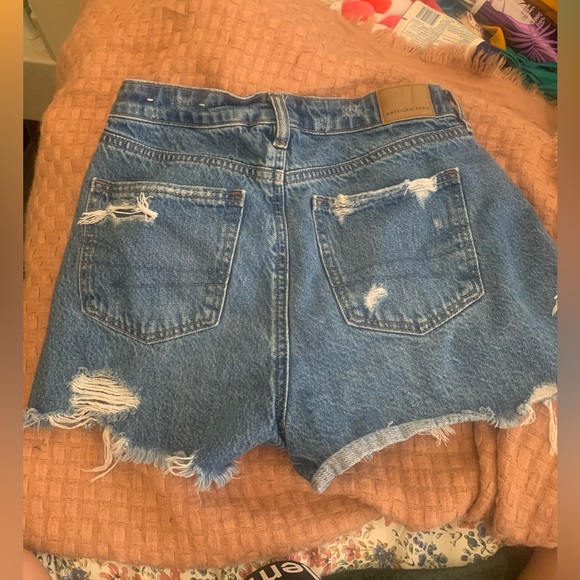 American Eagle Size 6 ripped denim shorts - Picture 2 of 6